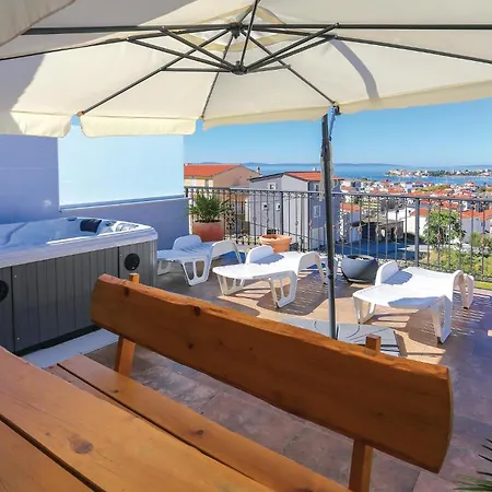 Sea View Jacuzzi Jo * Podstrana